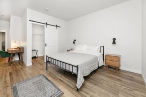 2 bedrooms, desk, iron/ironing board, free WiFi