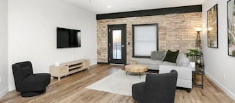 Chic Condo in the Beautiful Rail District!