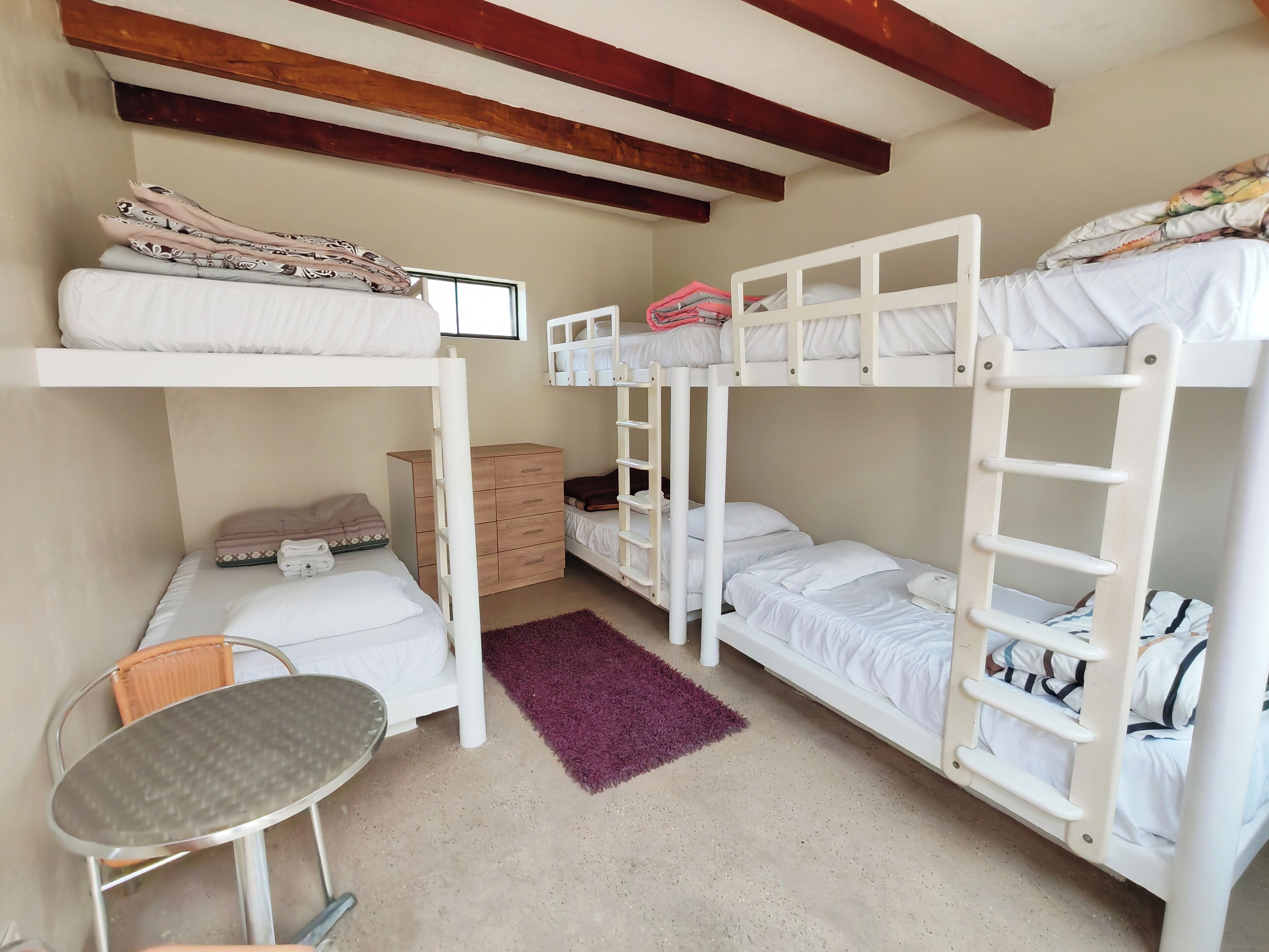 Familiekamer, Meerdere bedden, gemeenschappelijke badkamer (1) | Gratis babybedden, beddengoed