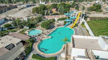 Vista frontal de la propiedad