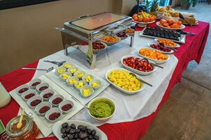 Free daily continental breakfast