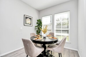 Dining - Heights Cottage - Cozy & Spacious (Houston)