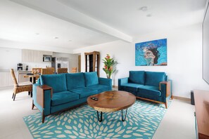 42-inch flat-screen TV with cable channels, MP3 dock - Viva Jaco II (Jacó)