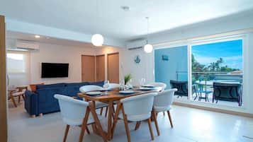 Apartment, Multiple Beds, Balcony, Ocean View (Viva Jaco Viva Jaco 04-02B) | Dining