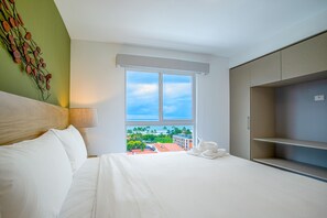 콘도, 침대(여러 개), 발코니, 산 전망 (Viva Jaco Viva Jaco 11-02B) | 3 개의 침실, 각각 다른 스타일의 인테리어, 각각 다르게 가구 비치