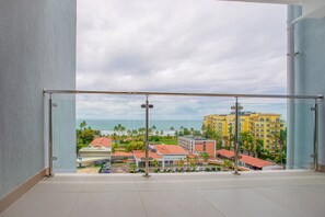 Condo, Multiple Beds, Balcony, Mountain View (Viva Jaco Viva Jaco 11-02B) | Interior