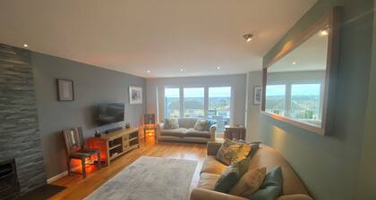 Beautiful Elevated Four Bedroom Holiday Home