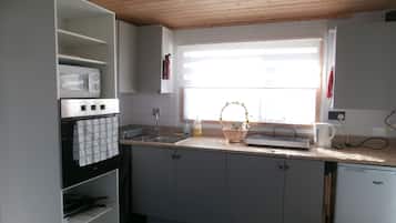 Chalet | Dapur pribadi | Lemari es, microwave, oven, dan kompor