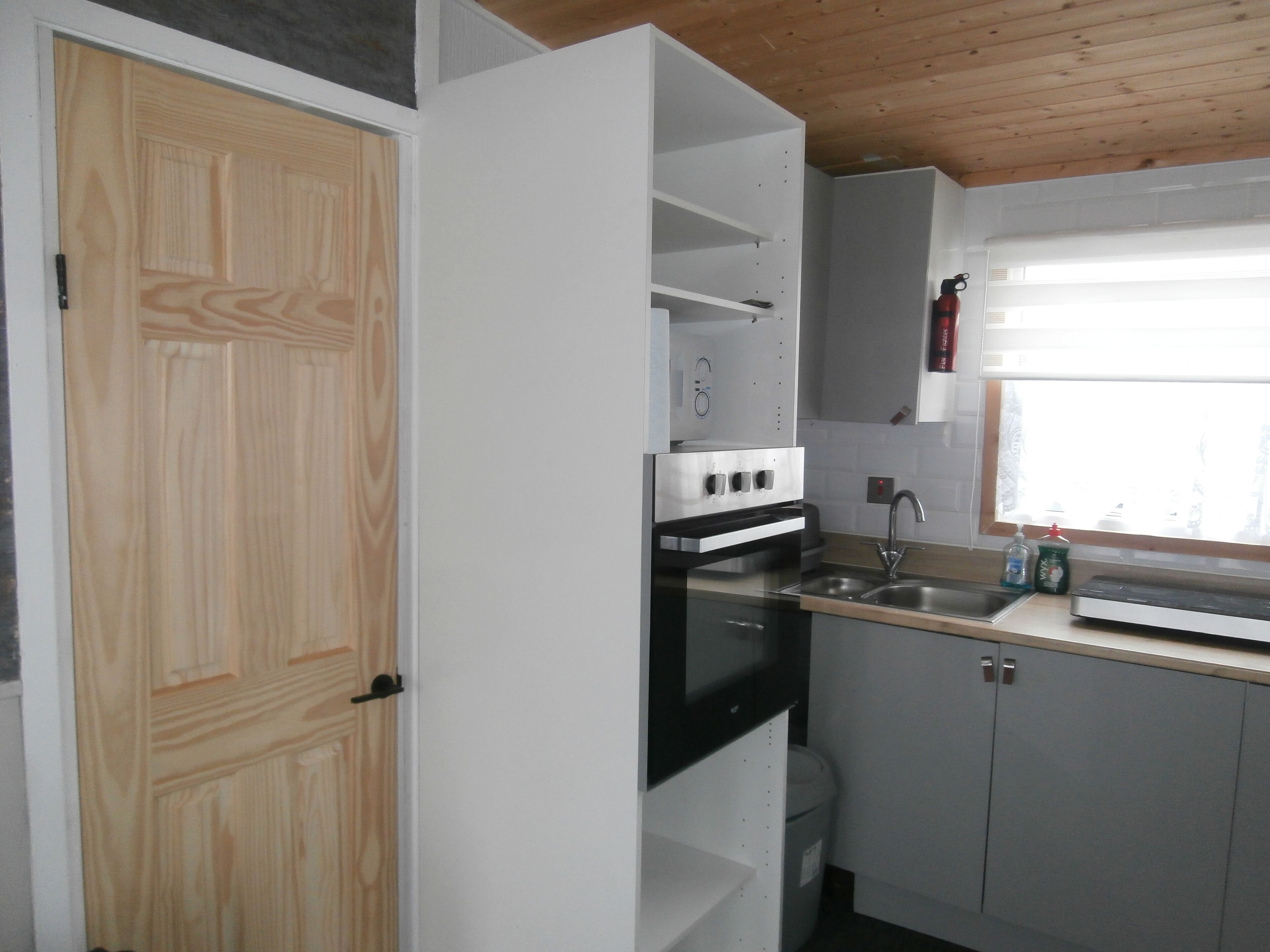 Chalet | Private kitchen | Fridge, microwave, oven, stovetop