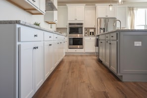 House, Multiple Beds, Patio (2708 Harbor Court) | Private kitchen | Fridge, microwave, oven, stovetop
