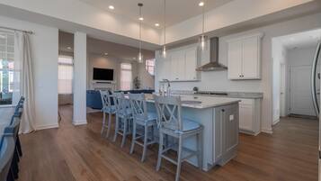 House, Berbilang Katil, Patio (2708 Harbor Court) | Bahagian dalam