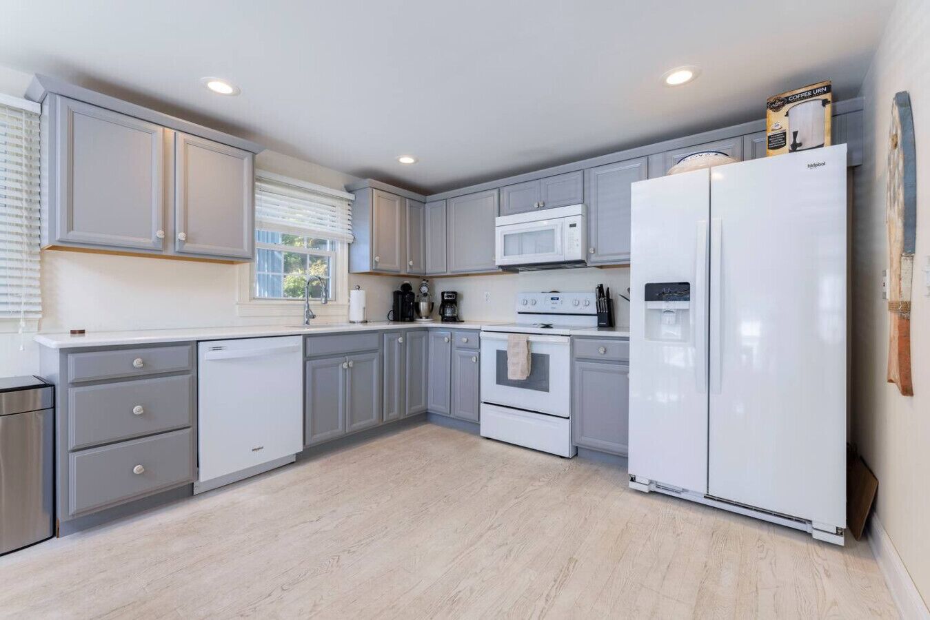 ثلاجة، ميكروويف، فرن، موقد طهي مسطح