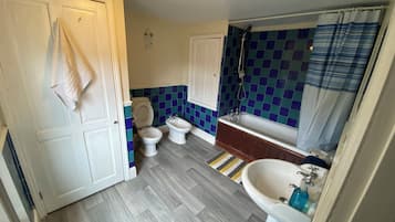 Dormitorio compartido, 1 habitación, Terraza, vista a la ciudad | Baño
