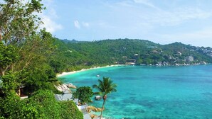 A coastal view with a beach, clear turquoise waters, and lush greenery. - Peaceful Seaview Bungalow Koh Tao Snorkeling and Relaxing Paradise Sharkbay (Koh Tao)
