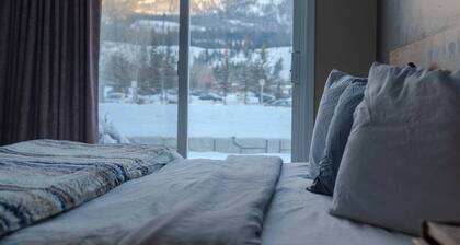 Mountain View Walk to all in Canmore Canada