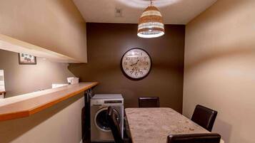 Appartement, 2 chambres | Salle à manger