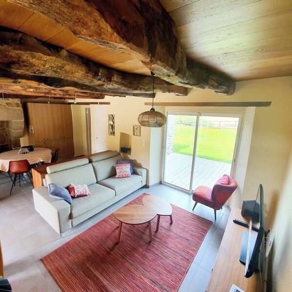 TV - Stone house on a country estate! (Guidel)