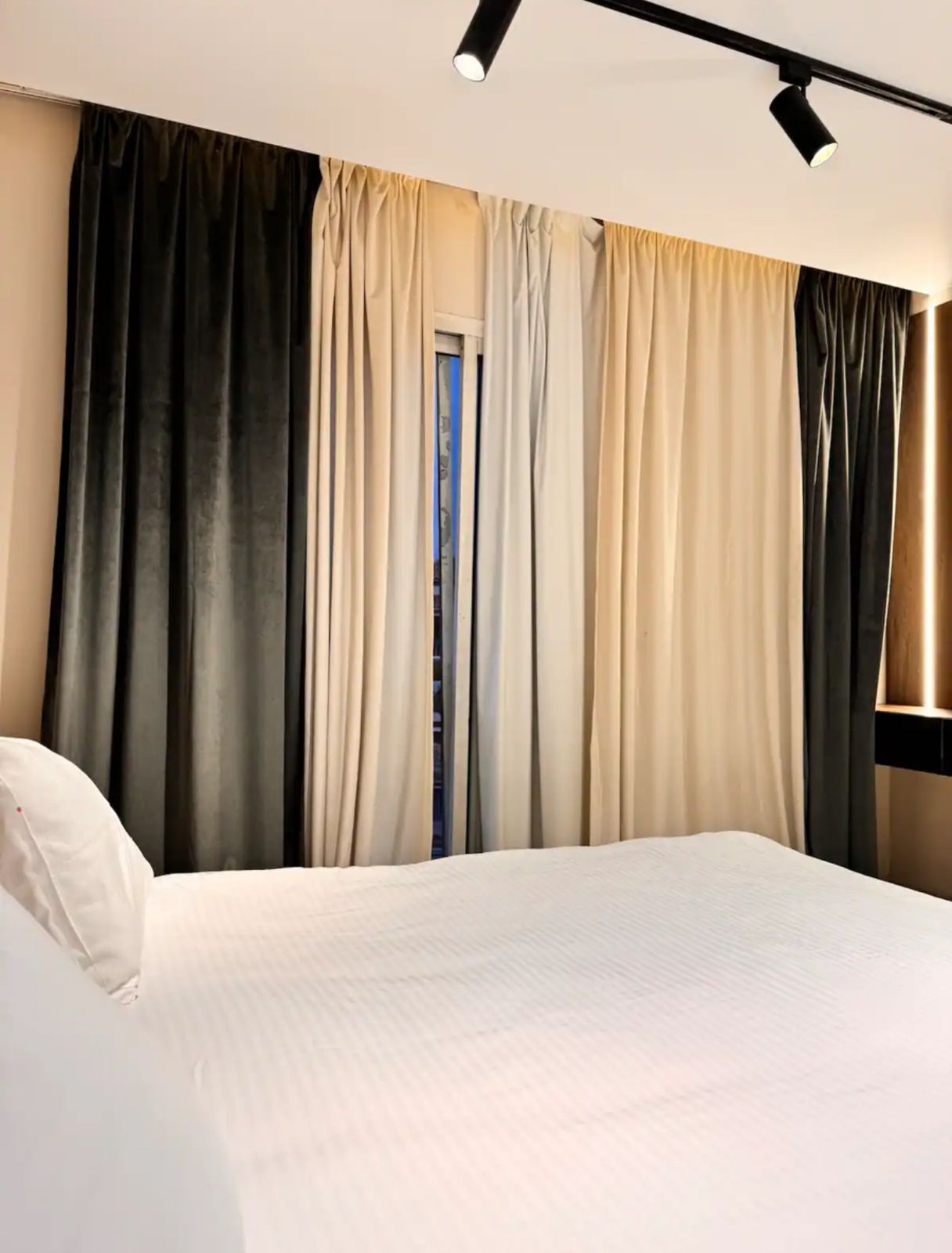 2 habitaciones, tabla de planchar con plancha, wifi y ropa de cama 