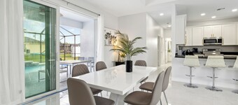 Charming Newly built 4bedroom house with WiFi and AC in brilliant Port St. Lucie