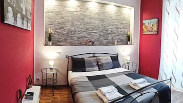 2 camere, una scrivania, Wi-Fi gratuito, lenzuola