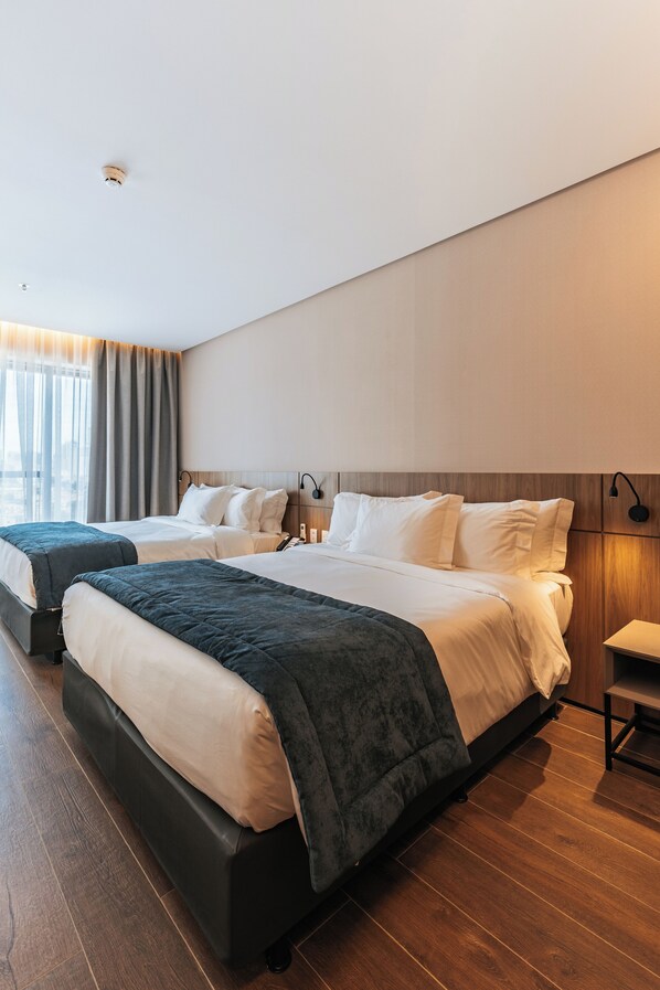 Caja de seguridad en la habitación y escritorio 