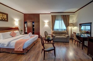 2 bedrooms, WiFi - Sharjah Royal Tulip Hotel Apartments توليب رويال الشارقة (Sharjah)