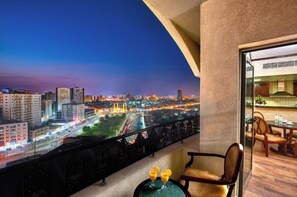 Outdoor dining - Sharjah Royal Tulip Hotel Apartments توليب رويال الشارقة (Sharjah)