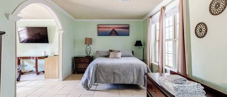 1 bedroom, in-room safe, desk, free WiFi