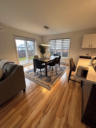 Bright room for rent in a 5 and a half 