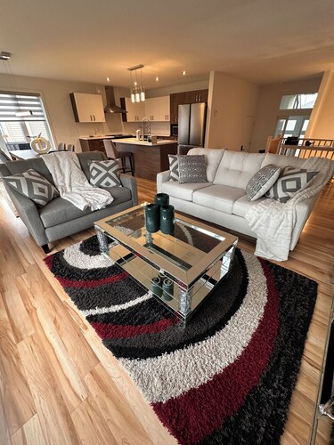 Bright room for rent in a 5 and a half 