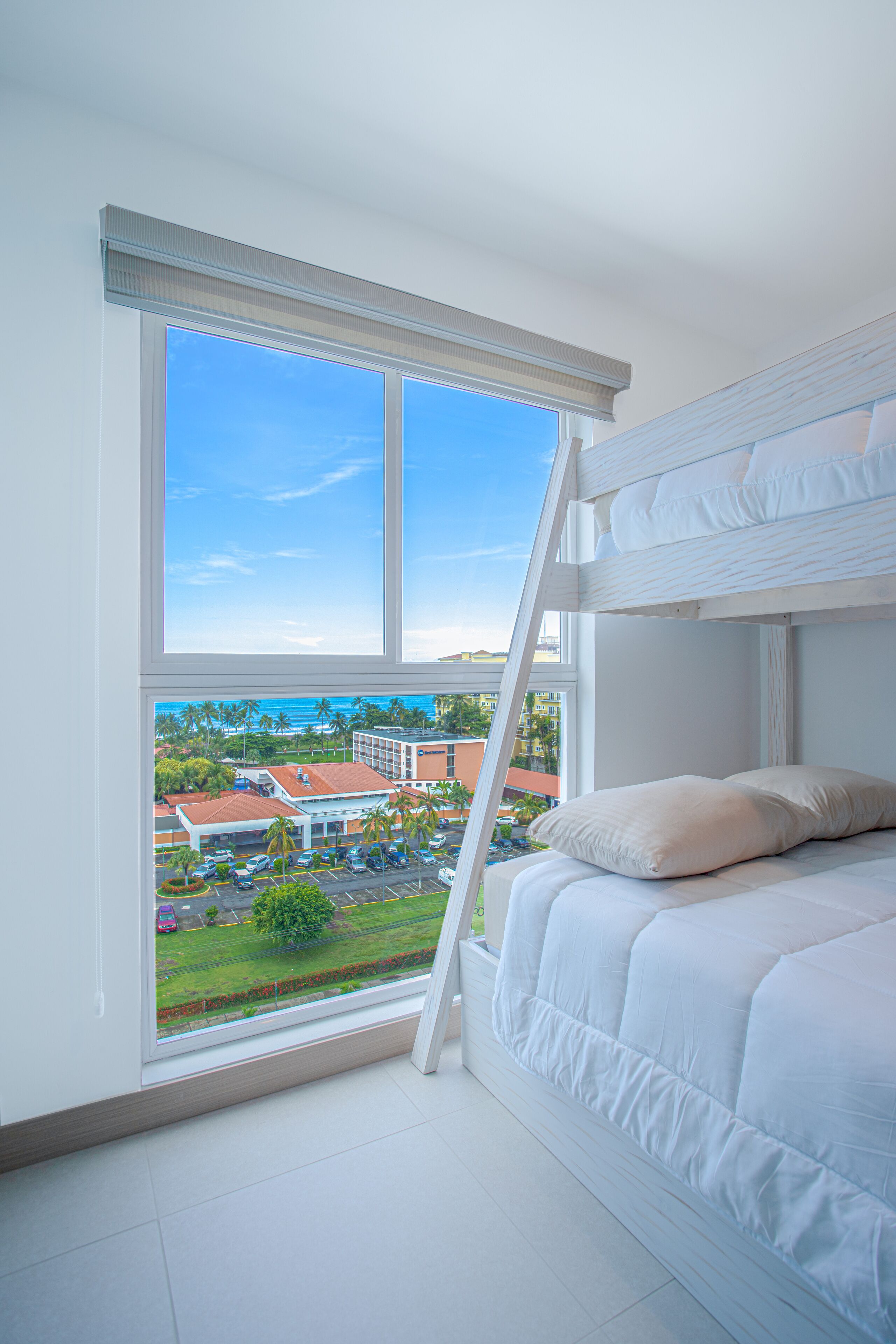 2 habitaciones, decoración personalizada y muebles diferentes 