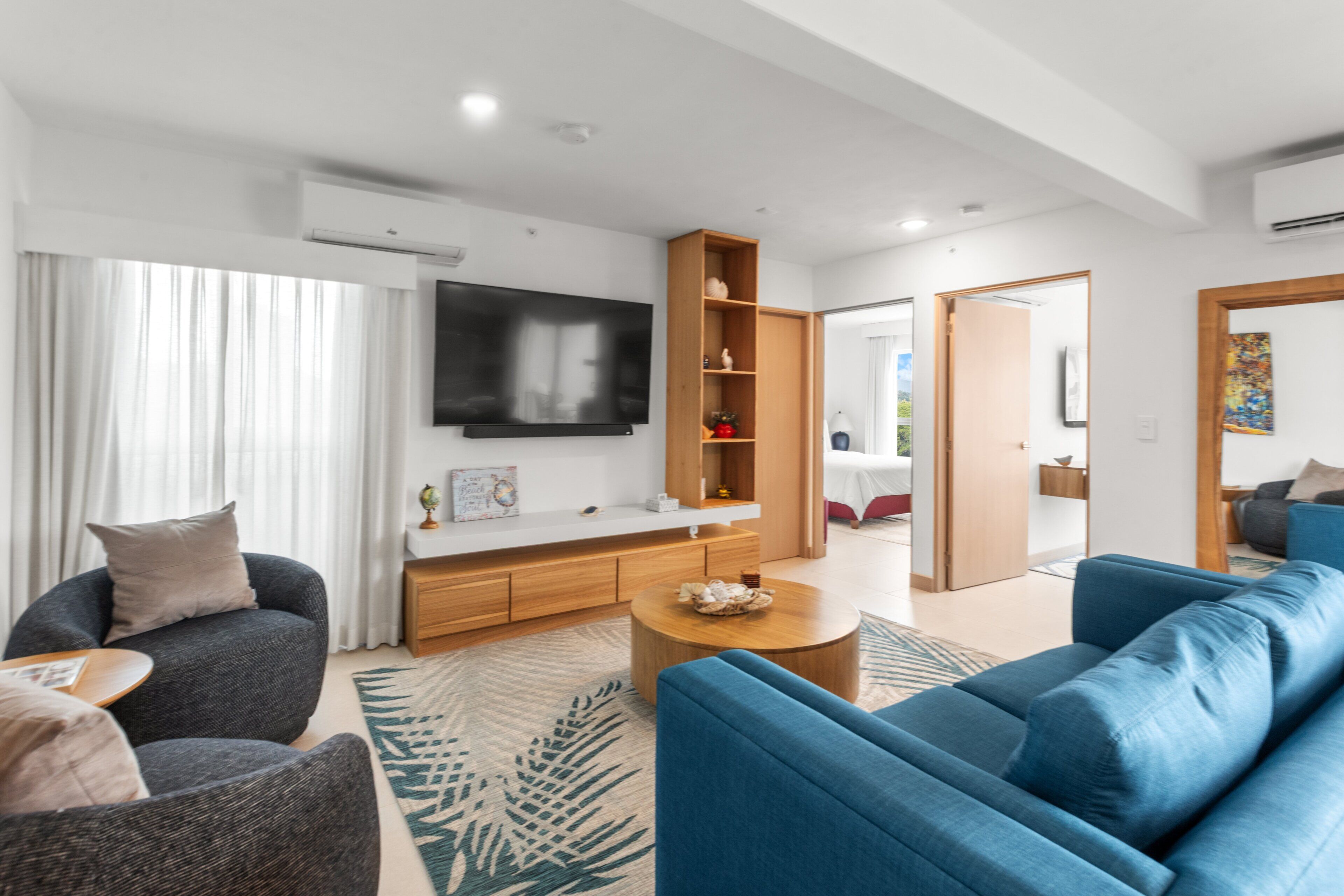 Leilighet, flere senger, balkong, fjellutsikt (Viva Jaco Viva Jaco 10-06B) | Oppholdsområde | En 42-tommers Flatskjerm-TV med digitale kanaler