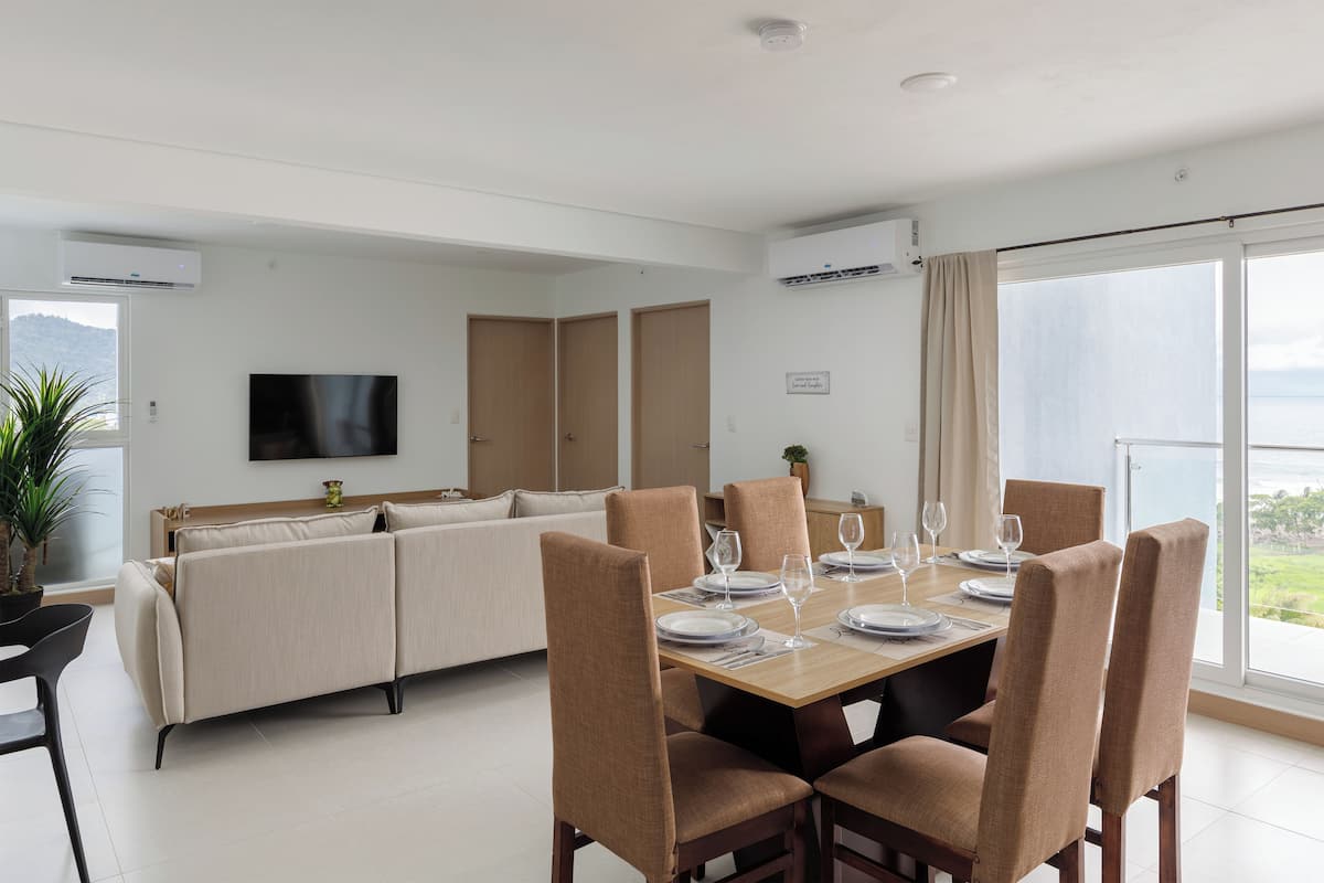 Condo, varias camas, balcón, vista al océano (Viva Jaco Viva Jaco 13-02B)