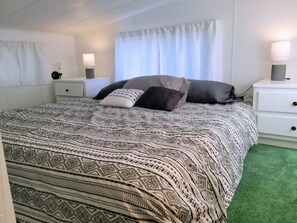 2 bedrooms, bed sheets