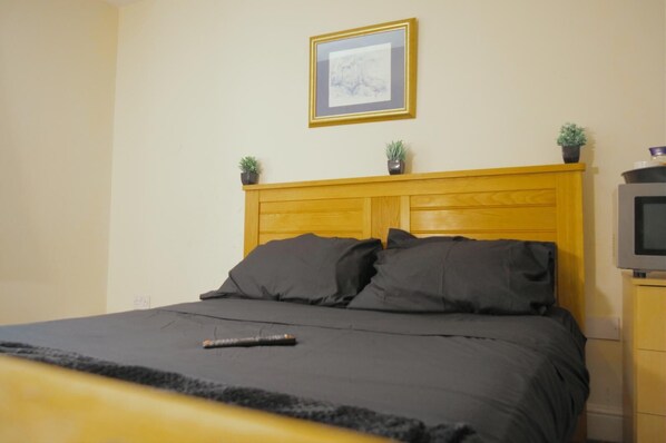 Comfort Studio | Free WiFi - Cosy & Modern 1 Bed Studio (Royal Leamington Spa)