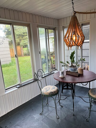 Only 1000/night & 2 miles from ND stadium. Pet Friendly!