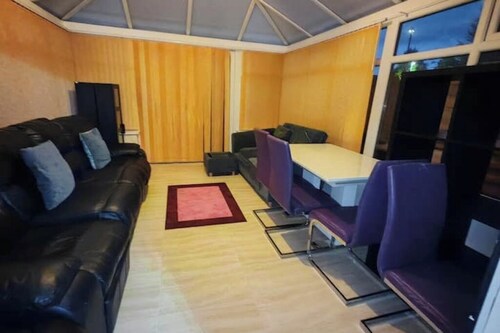 Large Bedroom/Studio -Kingdom Residence 