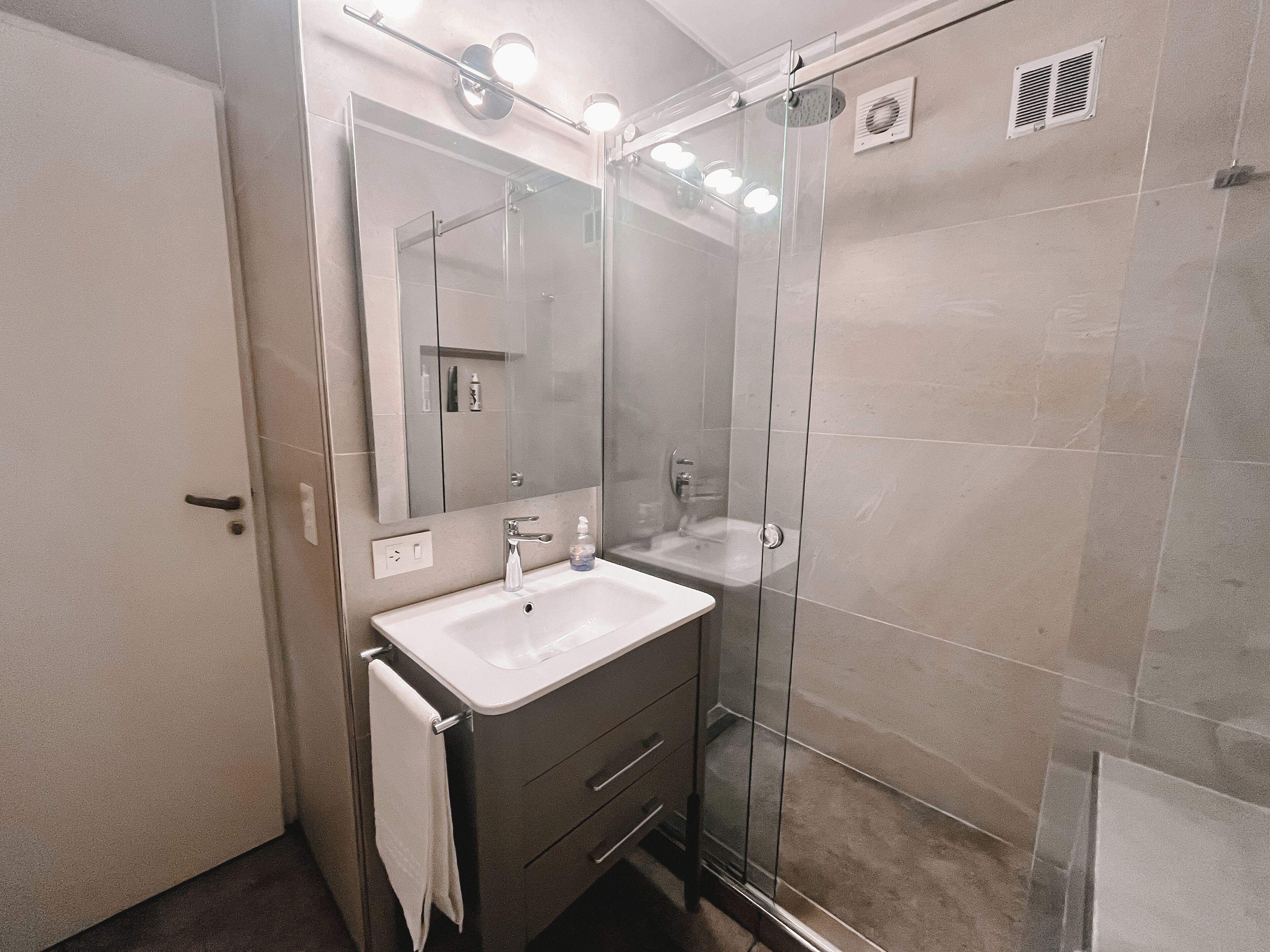 Studio | Bathroom