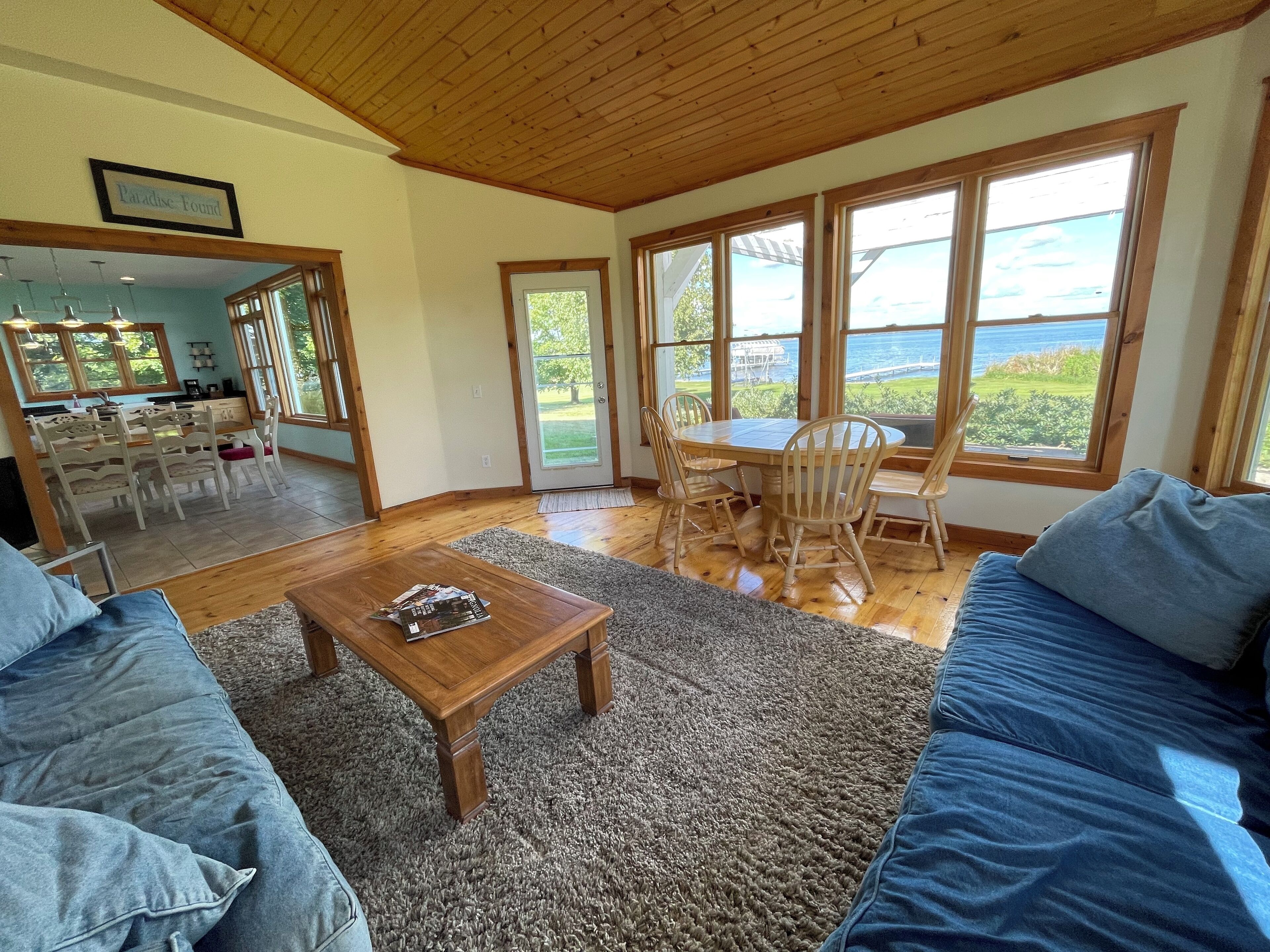 Smart TV, fireplace, DVD player, books