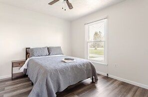 5 bedrooms, iron/ironing board, free WiFi, bed sheets