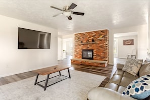 Smart TV, fireplace