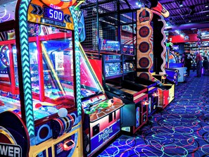 Game room - Save on Attractions and Stay Close to the Action! (Pigeon Forge)