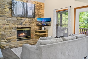 Smart TV y chimenea
