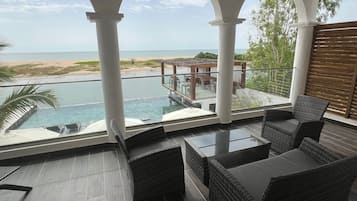 Suite Deluks, patio, pemandangan laut | Teras/patio