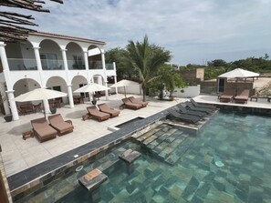 Outdoor pool - La Parenthèse (Mbodiène)