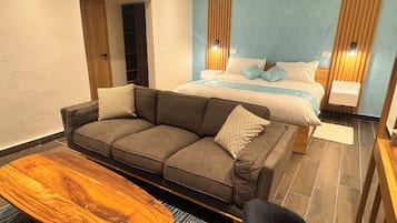 高级套房, 露台, 海景 | 1 多间卧室、客房内保险箱、办公桌、遮光窗帘
