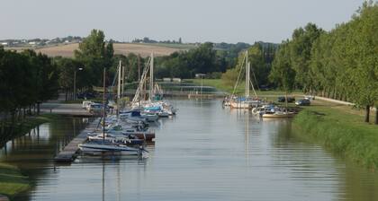 Apartment 100 m2, 3 bedrooms, 5 beds, Balcony (Smoking area).