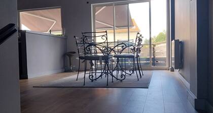 Appartement 100 m2 , 3 chambres ,5 lits ,Balcon (Espace fumeur).