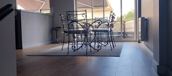 Apartment 100 m2, 3 bedrooms, 5 beds Balcony (Smoking area).