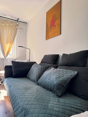 1 slaapkamer, een bureau, een strijkplank/strijkijzer, gratis wifi